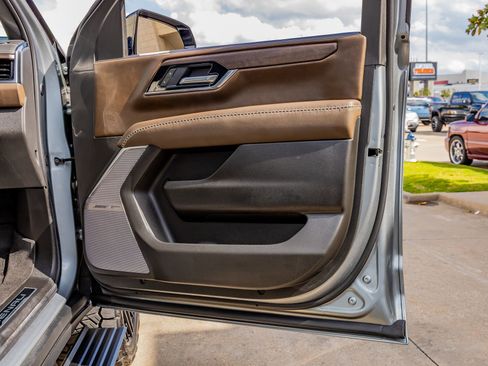 Used 2025 GMC Yukon Denali Ultimate image 40