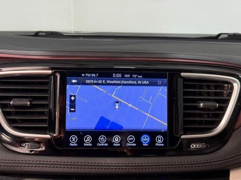 Used 2017 Chrysler Pacifica Limited w/ Advanced Safetytec Group FWD image 16
