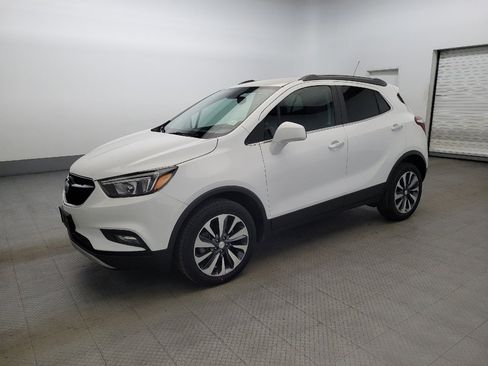 Used 2022 Buick Encore Preferred AWD/4WD image 2