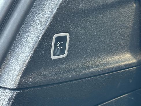 Used 2020 Chrysler Pacifica Touring-L w/ Advanced Safetytec Group image 24