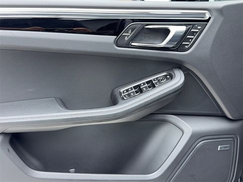 Used 2025 Porsche Macan w/ Premium Package Plus image 37