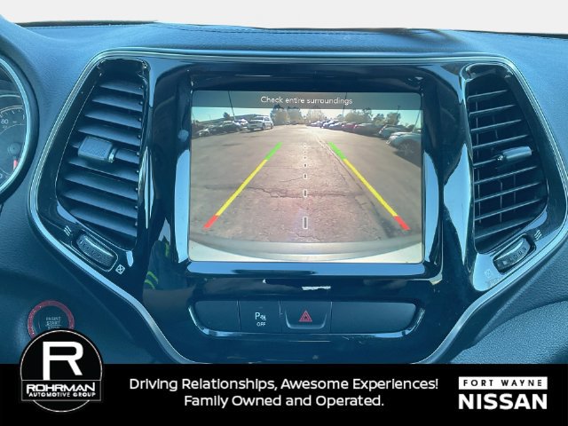 Used 2019 Jeep Cherokee Limited AWD/4WD image 16