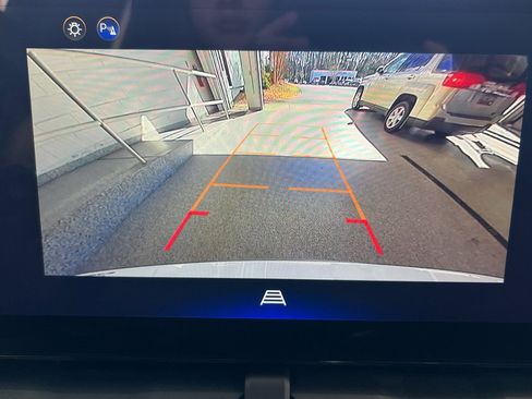 Used 2025 Chevrolet Equinox LT image 22