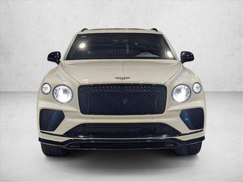 Used 2023 Bentley Bentayga image 2