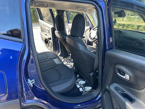 Used 2018 Jeep Renegade Altitude image 4