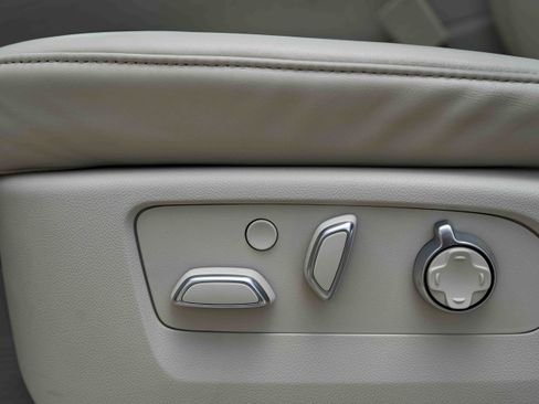 Used 2024 Cadillac Escalade Premium Luxury Platinum w/ LPO, Floor Liner Package AWD/4WD image 43