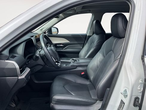 Used 2024 Toyota Grand Highlander Platinum image 9