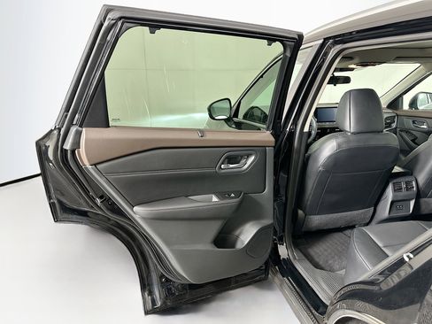 Used 2023 Nissan Rogue SV w/ SV Premium Package image 25