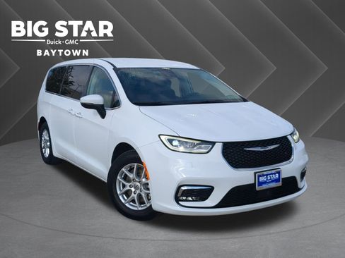 Used 2023 Chrysler Pacifica Touring-L image 1