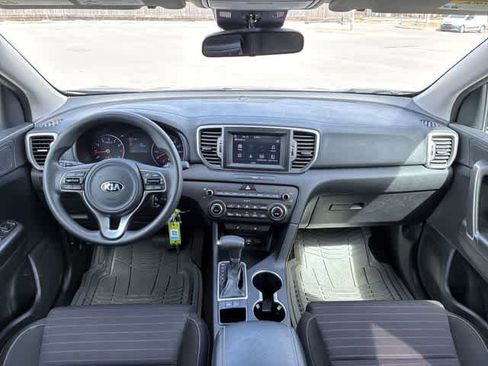 Used 2018 Kia Sportage LX w/ LX Technology Package FWD image 16