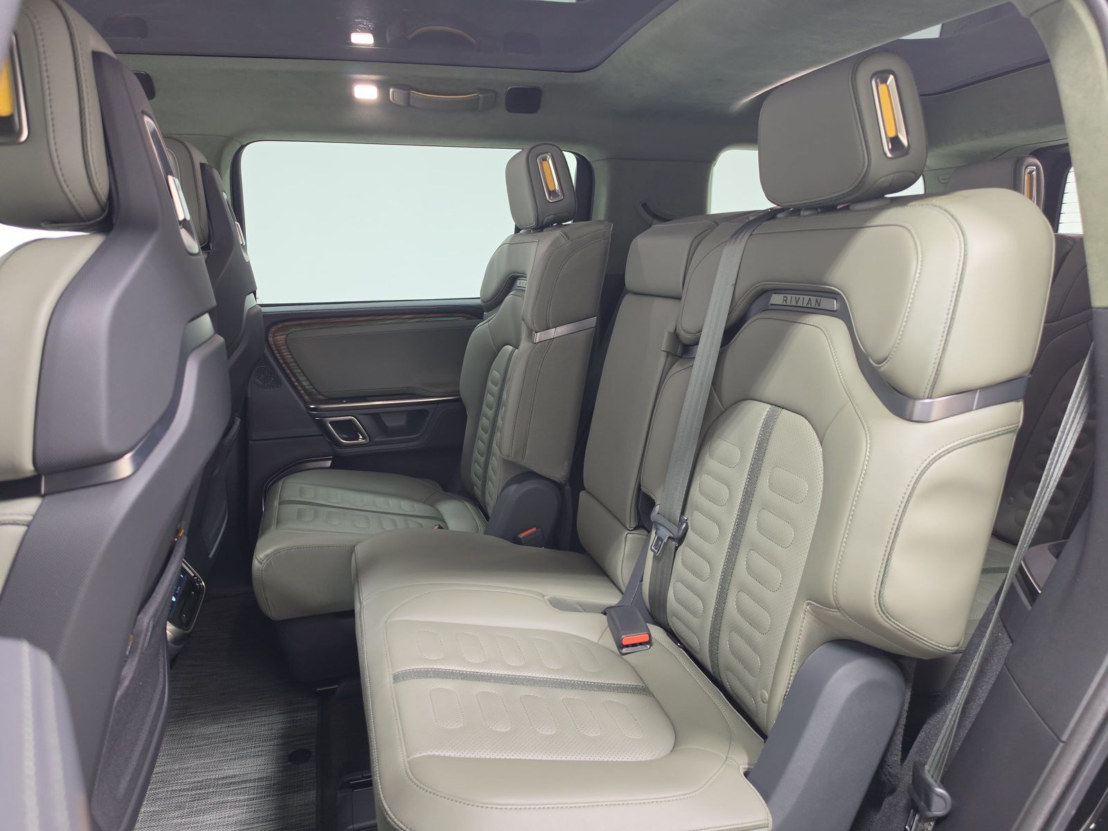 Used 2023 Rivian R1S Adventure Quad AWD/4WD image 21
