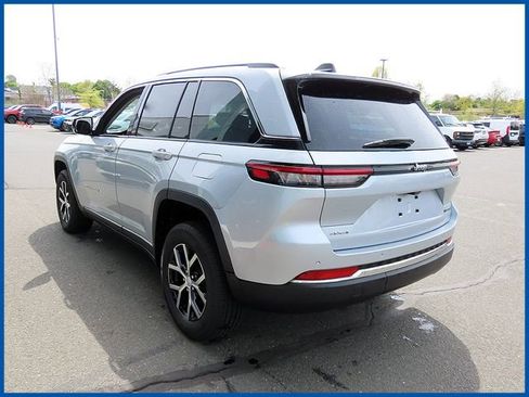 Certified 2023 Jeep Grand Cherokee Limited AWD/4WD image 5