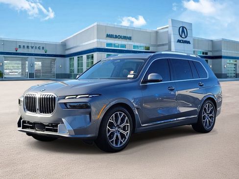 Used 2023 BMW X7 xDrive40i w/ Premium Package image 3