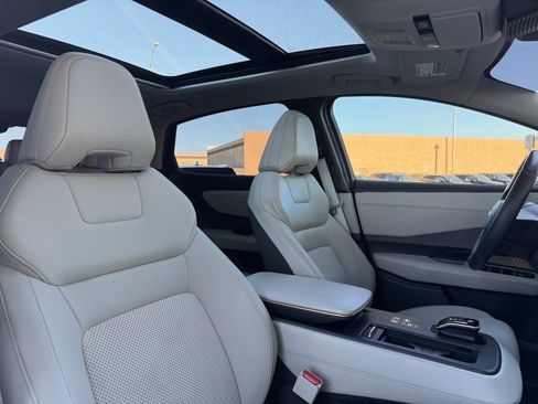 Used 2023 Nissan Ariya FWD image 38