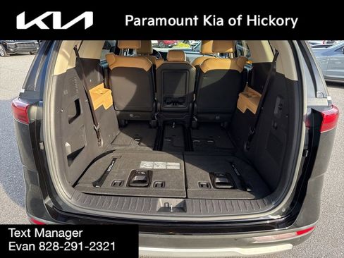 Used 2024 Kia Carnival LX image 12