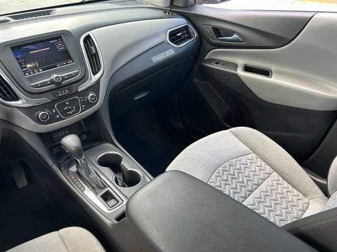 Used 2022 Chevrolet Equinox LS FWD image 11