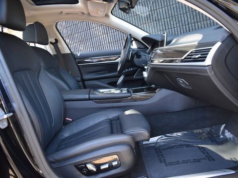 Used 2020 BMW 740i w/ Cold Weather Package image 35