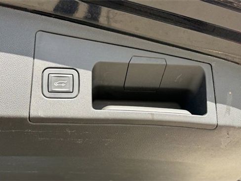 Used 2017 Cadillac XT5 Luxury image 25