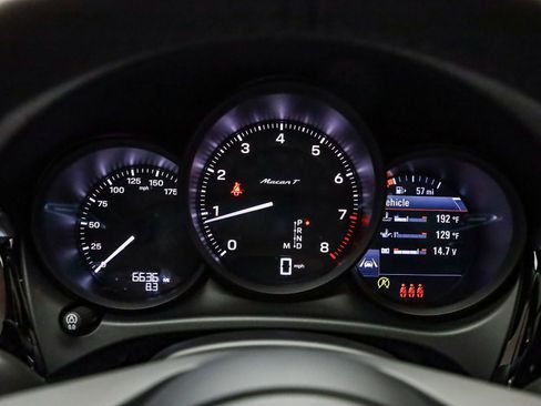 Used 2025 Porsche Macan Turbo image 27