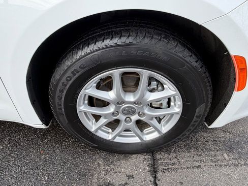 Certified 2022 Chrysler Voyager LX image 15