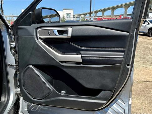Used 2022 Ford Explorer XLT image 20