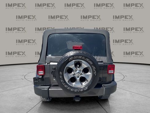 Used 2017 Jeep Wrangler Unlimited Sahara w/ Connectivity Group AWD/4WD image 4