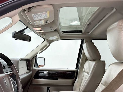 Used 2015 Lincoln Navigator 4WD image 24