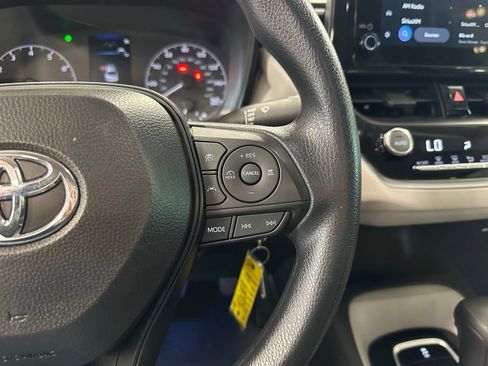 Used 2025 Toyota Corolla LE image 17