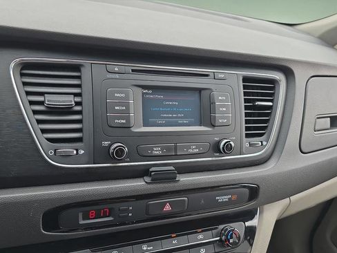 Used 2017 Kia Sedona LX FWD image 21