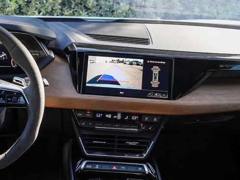 Used 2022 Audi e-tron GT Premium Plus image 13