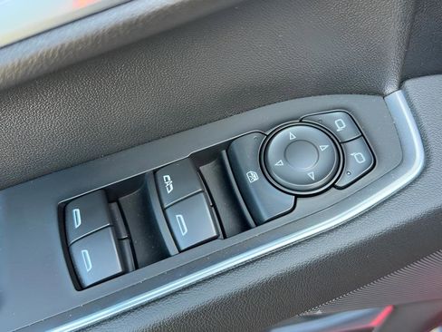 Used 2022 Chevrolet Silverado 1500 LT AWD/4WD image 14