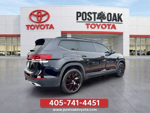 Used 2024 Volkswagen Atlas SE w/ Panoramic Sunroof Package FWD image 7