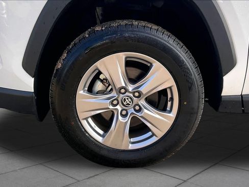 Used 2025 Toyota RAV4 XLE FWD image 11