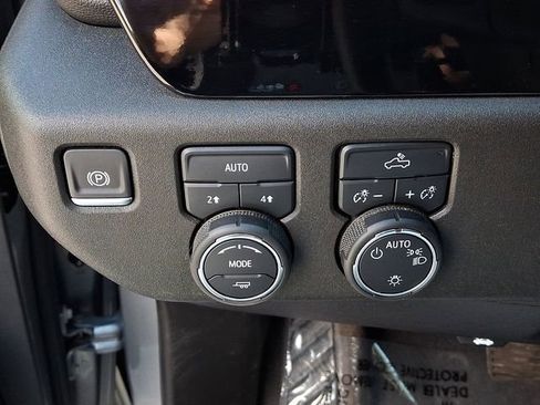 Used 2025 Chevrolet Silverado 1500 LT AWD/4WD image 26