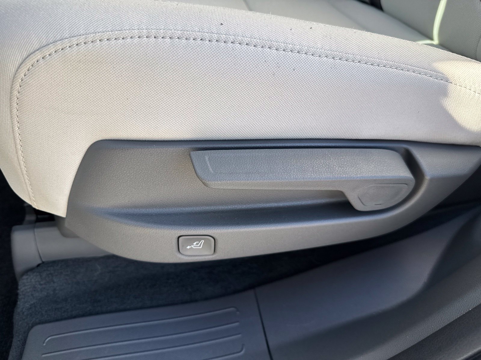 Used 2025 Hyundai Santa Fe SE FWD image 15