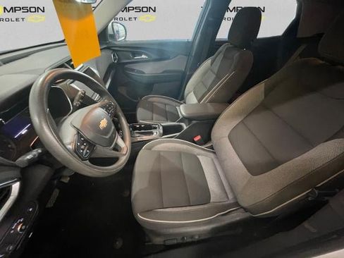 Used 2023 Chevrolet TrailBlazer LT FWD image 9