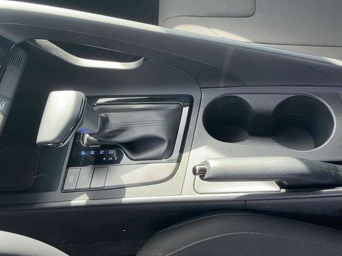 Certified 2025 Hyundai Elantra Sport image 21