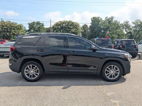 Used 2024 GMC Terrain SLT FWD image 2