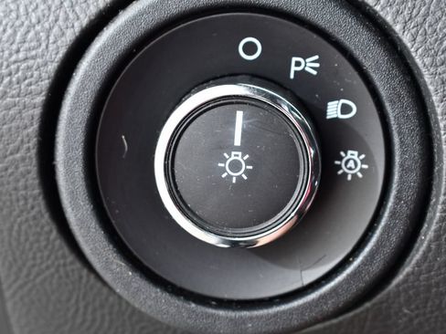 Used 2013 Ford Taurus Limited FWD image 28