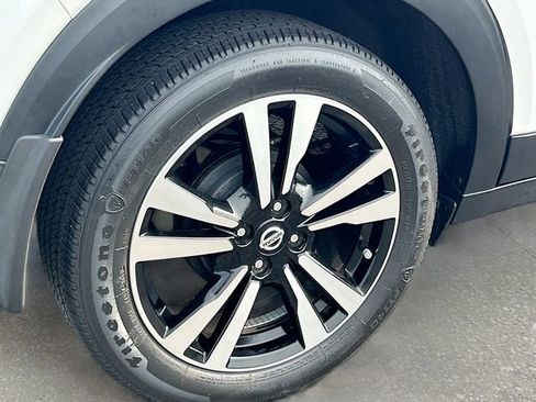 Used 2019 Nissan Kicks SR w/ SR Premium Package FWD image 23
