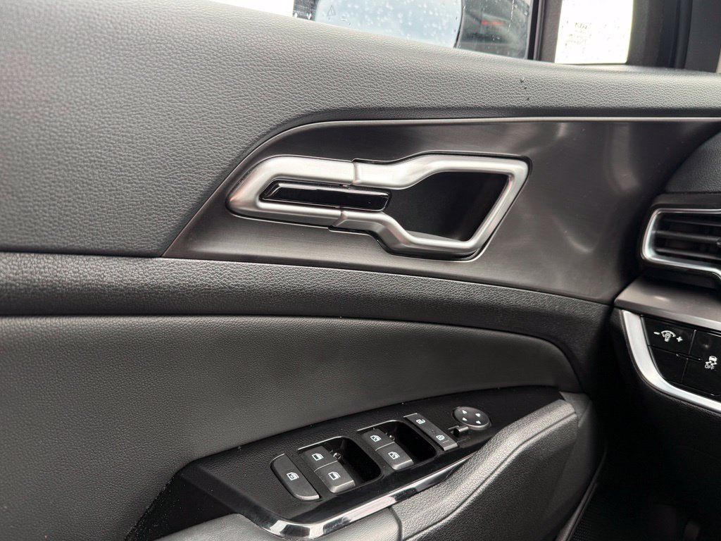 Used 2024 Kia Sportage EX FWD image 11