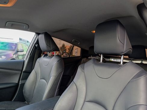 Used 2017 Toyota Prius Prime Premium image 22