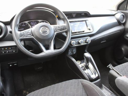 Used 2021 Nissan Kicks S image 4