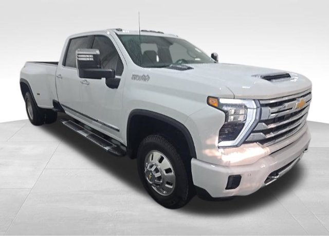 Used 2025 Chevrolet Silverado 3500 High Country w/ Technology Package AWD/4WD image 3