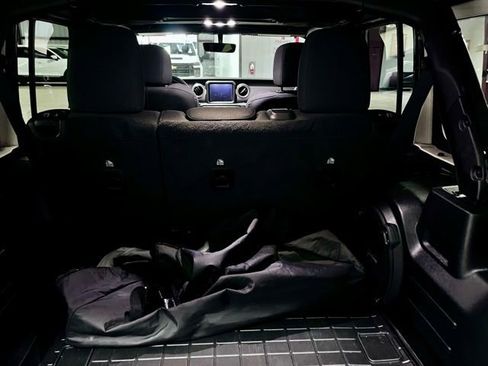 Used 2022 Jeep Wrangler Unlimited Sahara AWD/4WD image 5