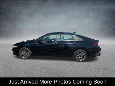 Used 2024 Hyundai Elantra SEL FWD image 2