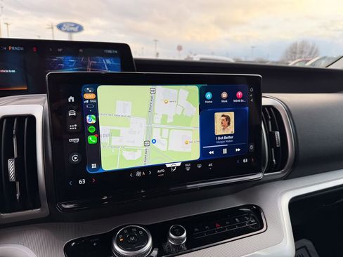 Used 2025 Ford Expedition Active image 30