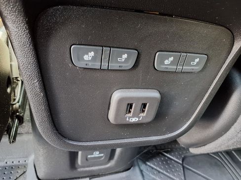 Used 2022 Chevrolet Equinox Premier image 24