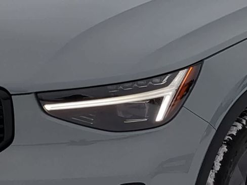 Used 2026 Volvo XC40 B5 Ultra w/ Protection Package Premier AWD/4WD image 11