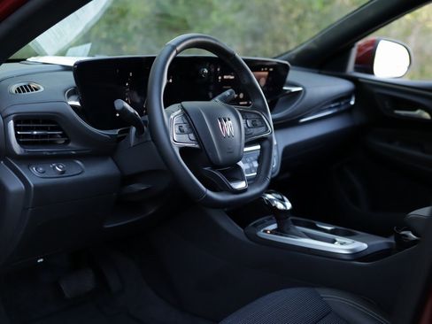 Used 2024 Buick Envista Preferred w/ Convenience I Package image 9